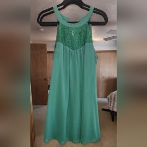 NWT Vanberfia Large Green laced neckline  babydoll dress